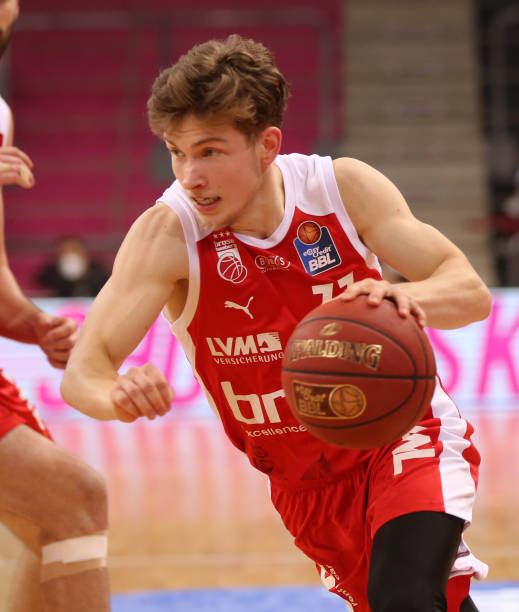 通过社交媒 通过社交媒