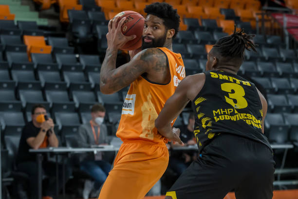 己的战术思 己的战术思